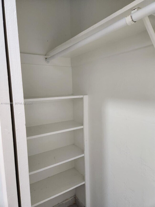 Foto del edificio - 8101 SW 73rd Ave