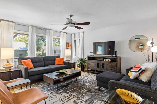 Foto del edificio - 904 N Orange St