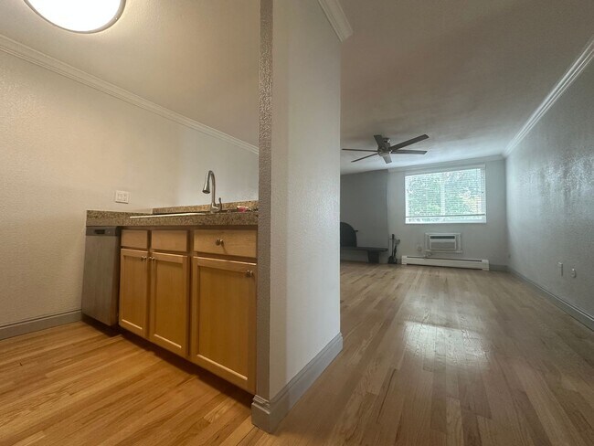 Foto del edificio - 1125 N Washington St