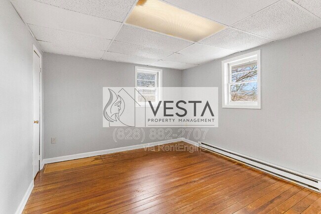 Foto del edificio - 240 Hillside St