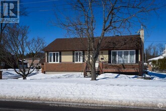 Building Photo - 1867 Kingsdale Ave