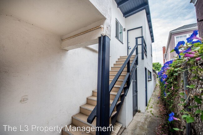 Building Photo - 2 br, 1 bath House - 432 1/2  BEGONIA AVENUE