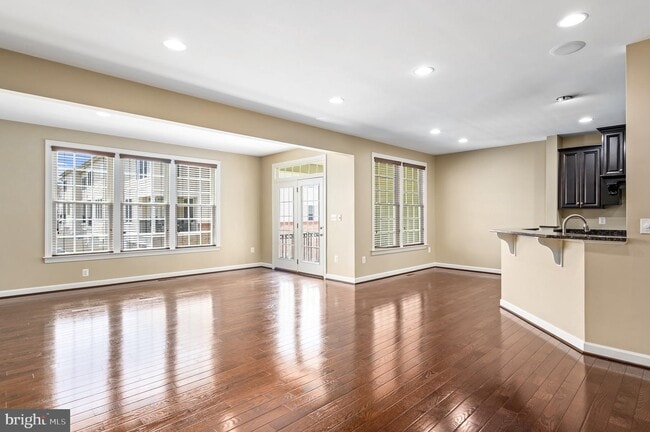 Building Photo - 42529 Pine Forest Dr