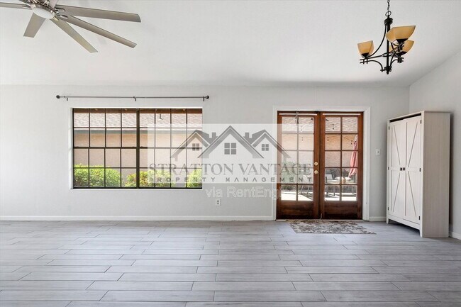 Building Photo - 2142 S Las Palmas