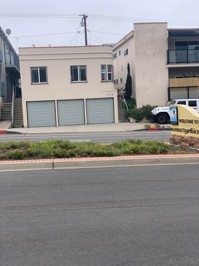 Building Photo - 436 Rosecrans Ave