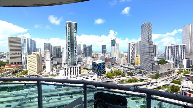 Foto del edificio - 350 S Miami Ave