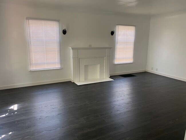 Living Room - 4134 Sutro Ave