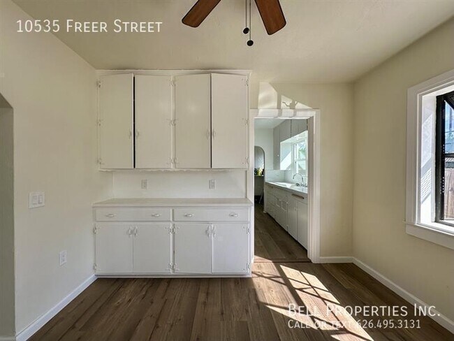 Foto del edificio - 10535 Freer Ave