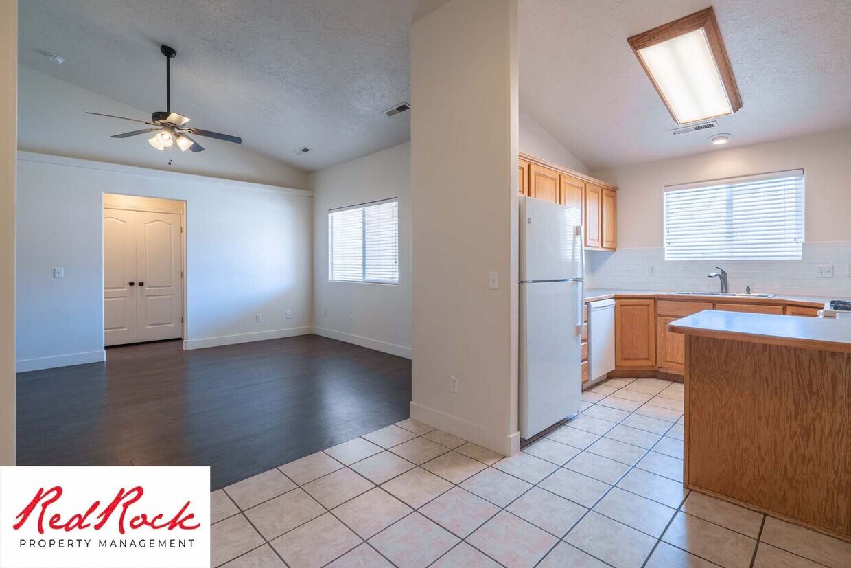 Foto principal - Spacious 3-Bed, 2-Bath Ivins Townhome – Do...
