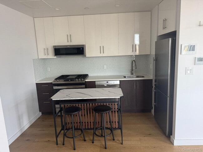 Foto del edificio - 97-29 64th Rd