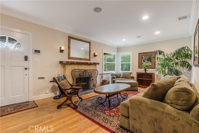 Building Photo - 5823 Vesper Ave