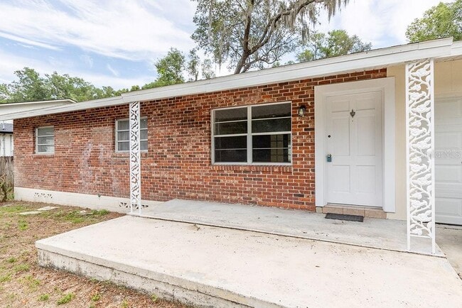 Building Photo - 1526 W Beresford Ave