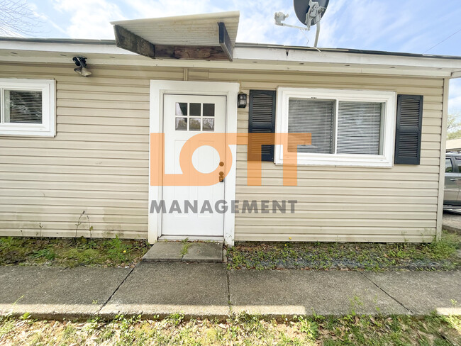 Building Photo - 10 Montis Dr