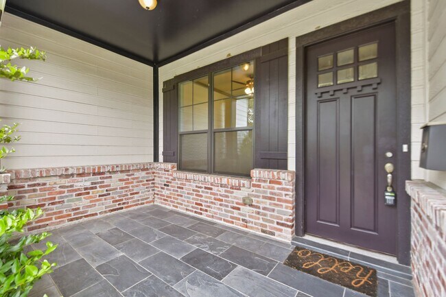 Foto del edificio - Timeless Elegance in Oak Forest: A Stylish...