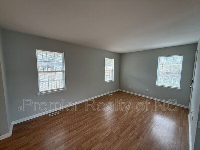 Foto del edificio - 195 Windsong Rd