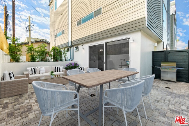 Foto del edificio - 423 S Wilton Pl