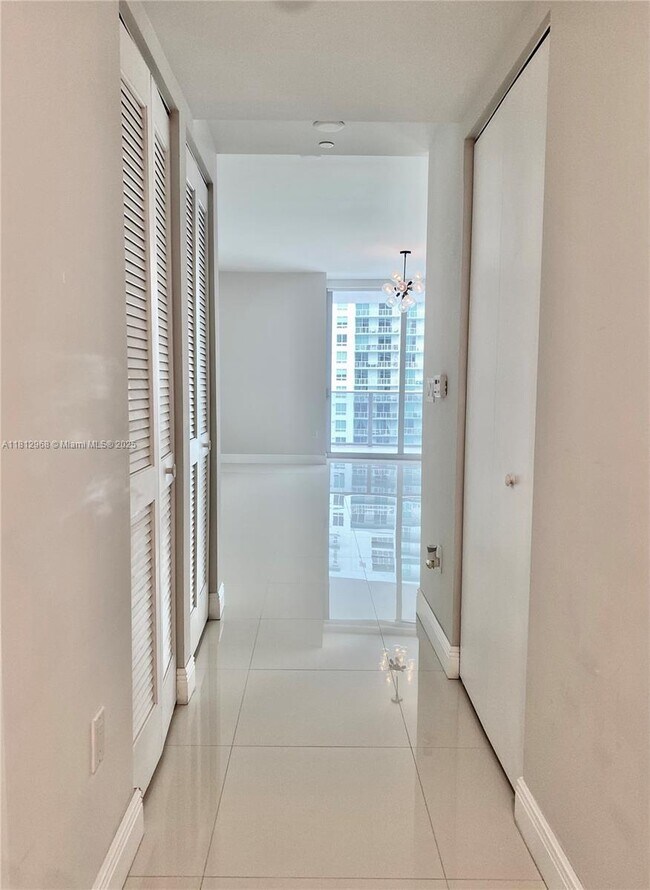 Foto del edificio - 488 NE 18th St