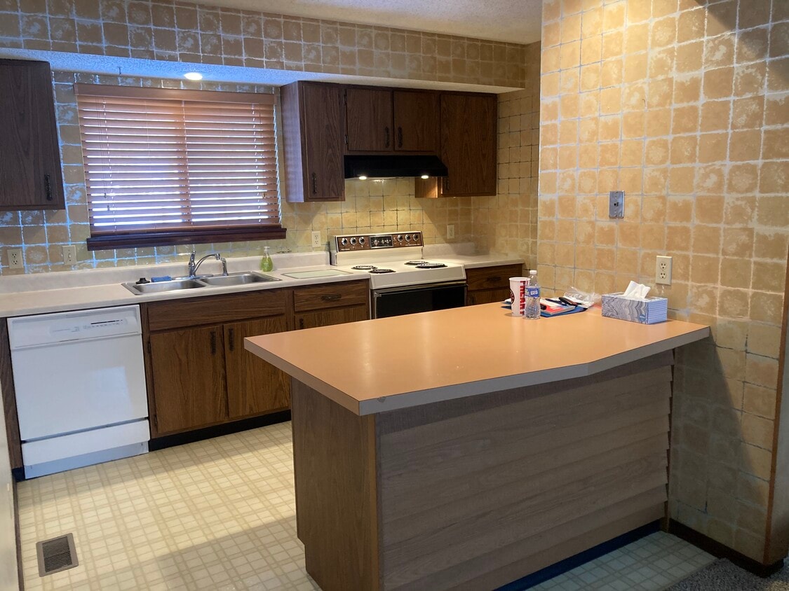 2714 Heritage Dr Unit 2714, Champaign, IL 61822 Condo for Rent in