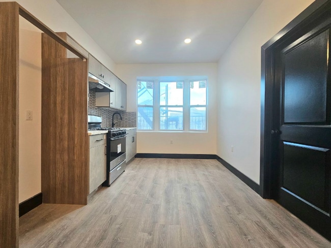 Building Photo - 11 Thomas St