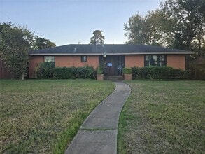 Building Photo - 648 Penguin Dr