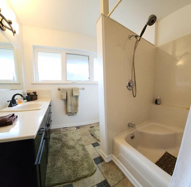 Building Photo - Lovely Views of Lake Washington - Private ...