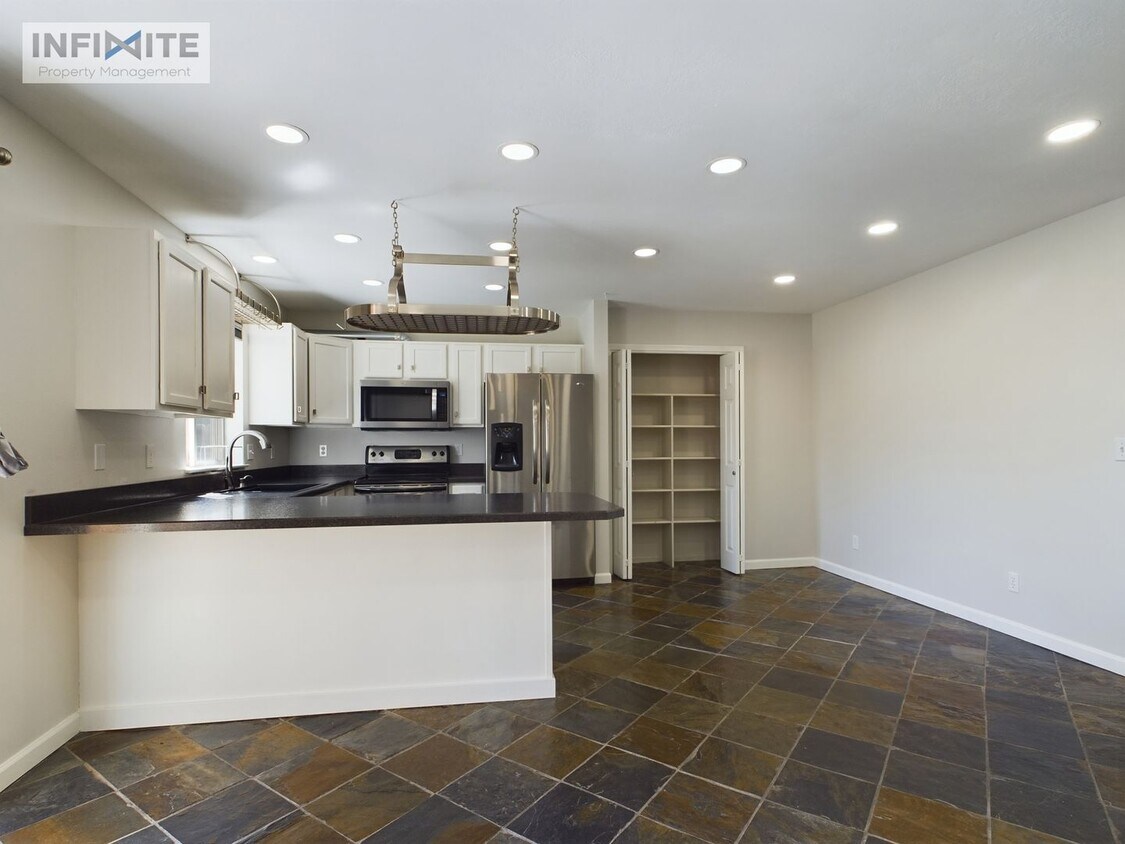 Primary Photo - 3 Bedroom Townhome for Rent in Bozeman, MT