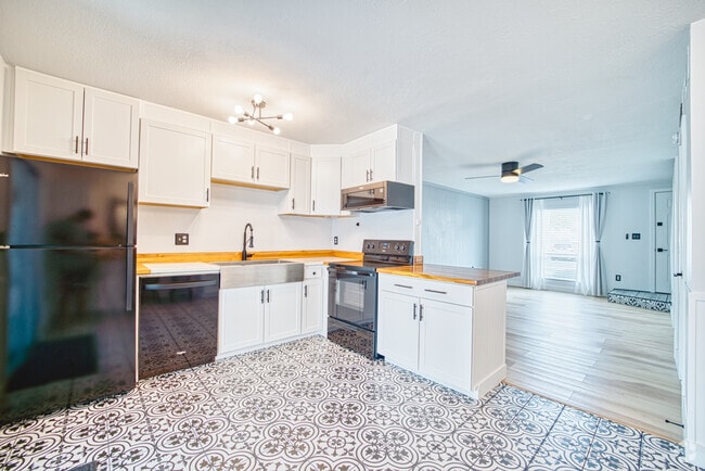Building Photo - 11912 Cypress Hill Cir