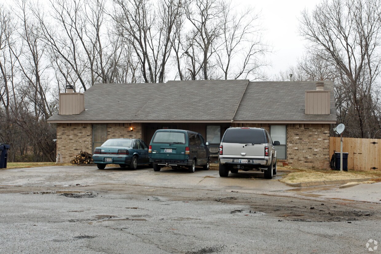 Building Photo - 1016-1018 Aspen Ct