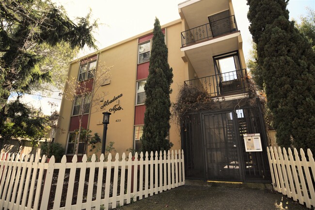 Building Photo - 425 Alcatraz Ave