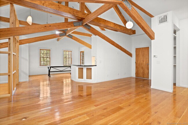 Building Photo - 2 Hollyhock Rd