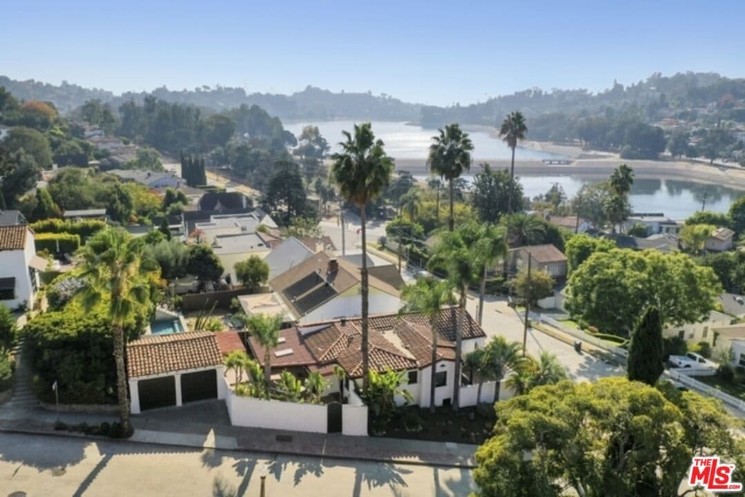 Foto principal - 2634 Lakewood Ave N