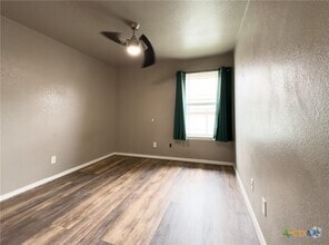 Building Photo - 308 Oak Ridge Dr