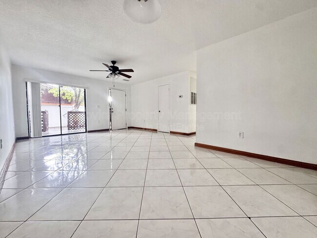 Foto del edificio - 4108 Flying Fortress Ave