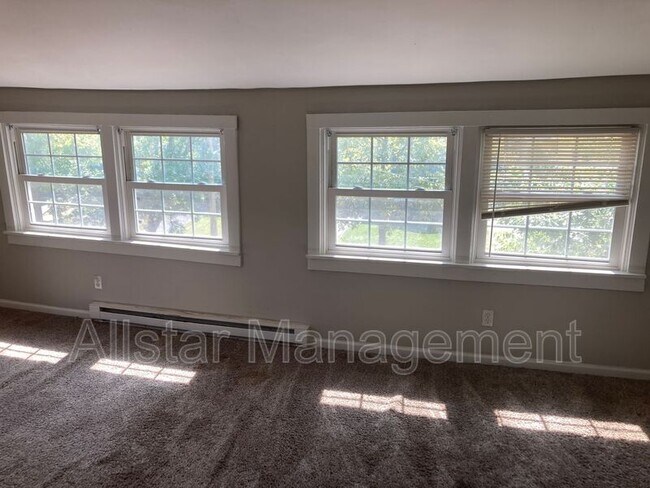 Building Photo - 3423 Beechwood Ave