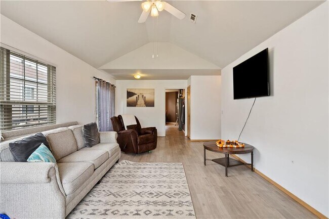 Foto del edificio - 612 Meadowbrook Ct
