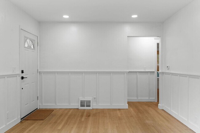Building Photo - Charming Two-Bedroom Home Near Perry District