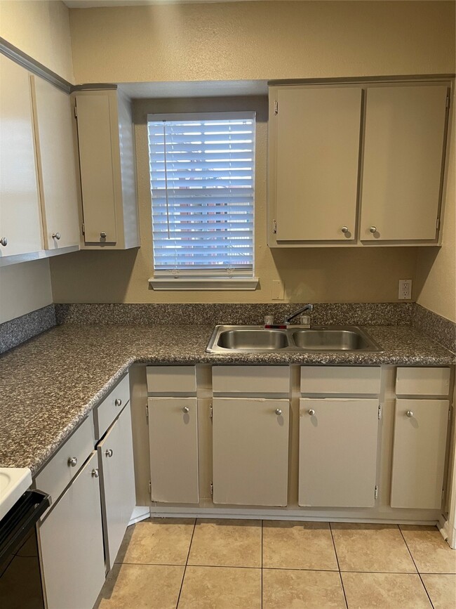 Building Photo - 4711 Palisade Dr