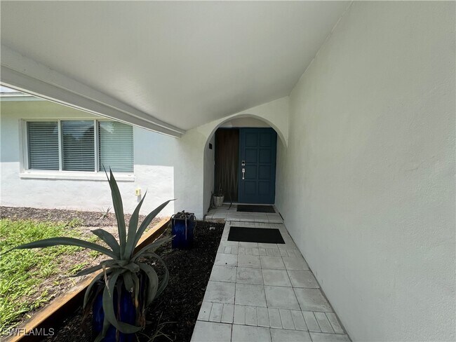 Building Photo - 858 Rose Way