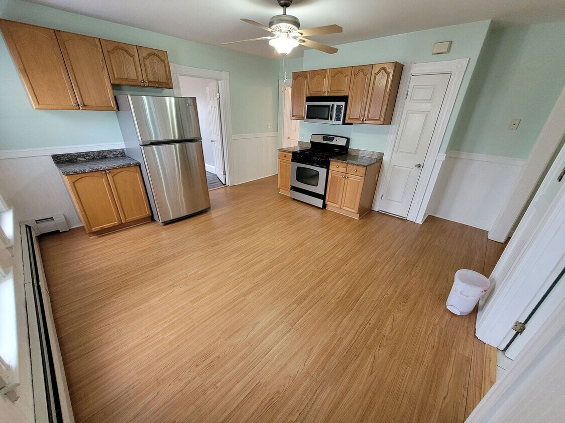 Primary Photo - $2100 - 3 Bed / 1 Bath Condominium in Manc...