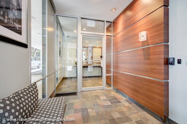Building Photo - 227 E Walton Pl