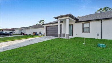 Building Photo - 706 Homer Ave S