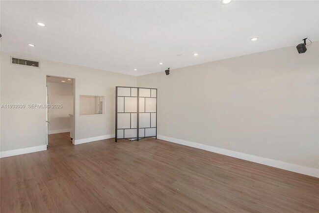 Foto del edificio - 16800 NE 15th Ave