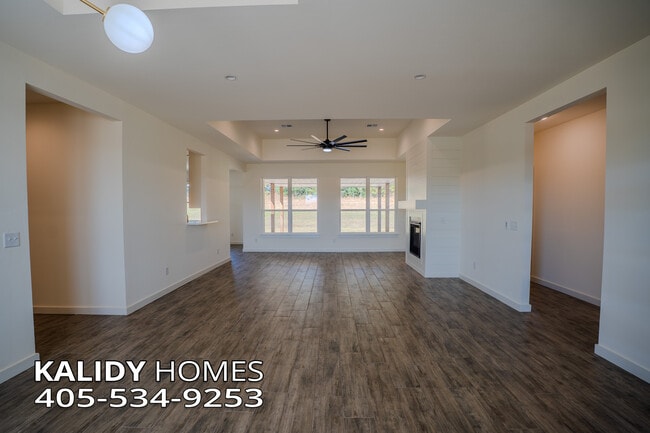 Building Photo - 2103 Kalidy Dr