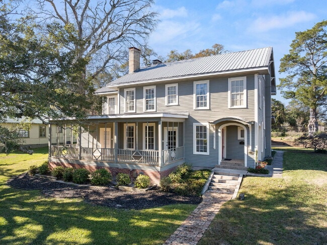 Building Photo - Enchanting 4-bedroom, 3-bathroom Extended ...