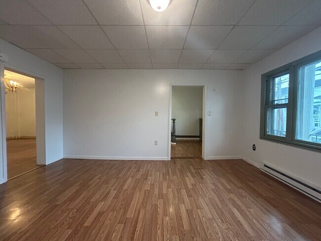 Living Room p1 - 913 Price St