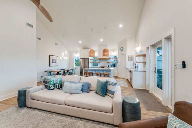 Building Photo - 119 6th St