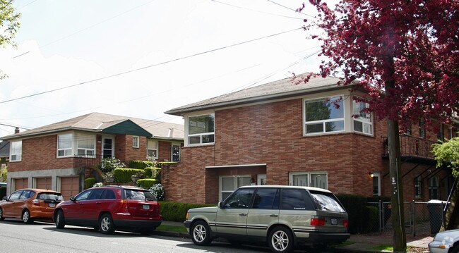 Foto del edificio - 3440-3464 SE Madison St