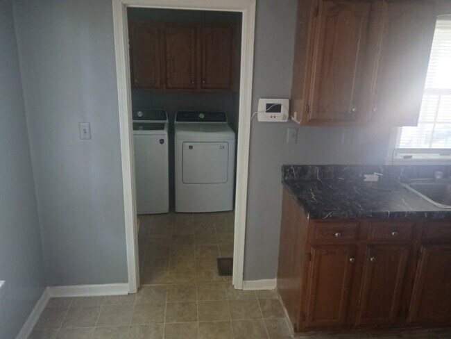 Building Photo - 511 Red Fox Ct