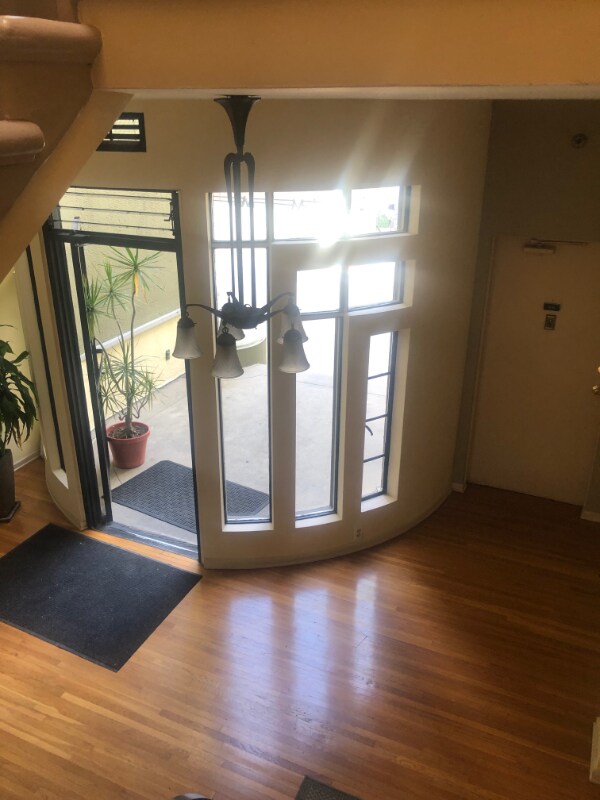Foto del edificio - 520-522 N Rossmore Ave