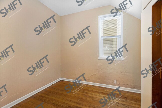 Building Photo - 1001 Watson - Cozy 3 Bedroom!